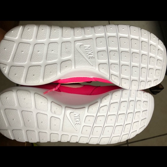 Women’s Nike Roshe - Picture 4 of 4